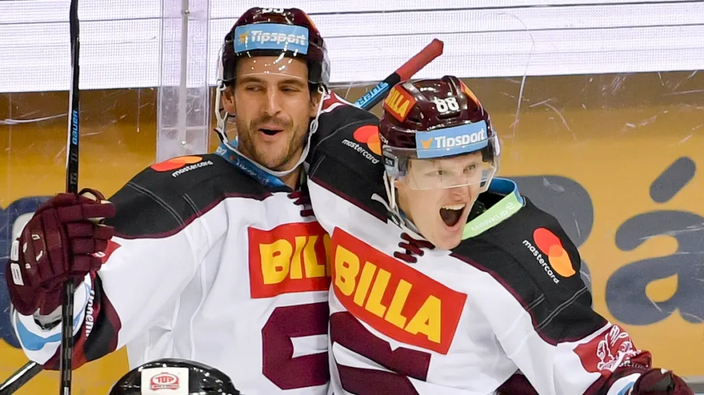 Miroslav Forman se raduje z branky