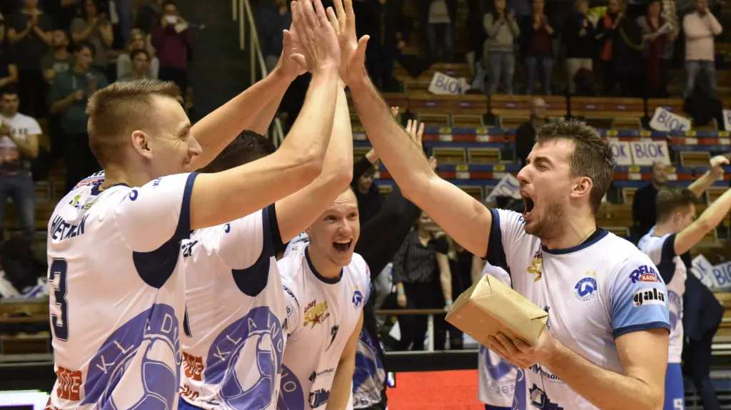 Slavící volejbalisté Kladna