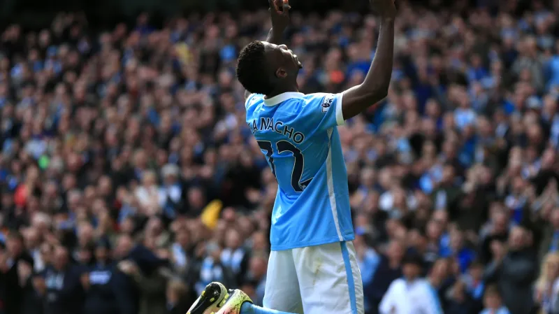 Kelechi Iheanacho z Manchesteru City se raduje z gólu