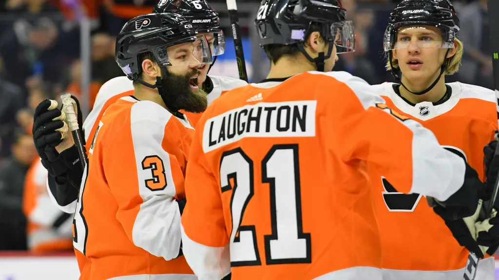 Radko Gudas se raduje se spoluhráči