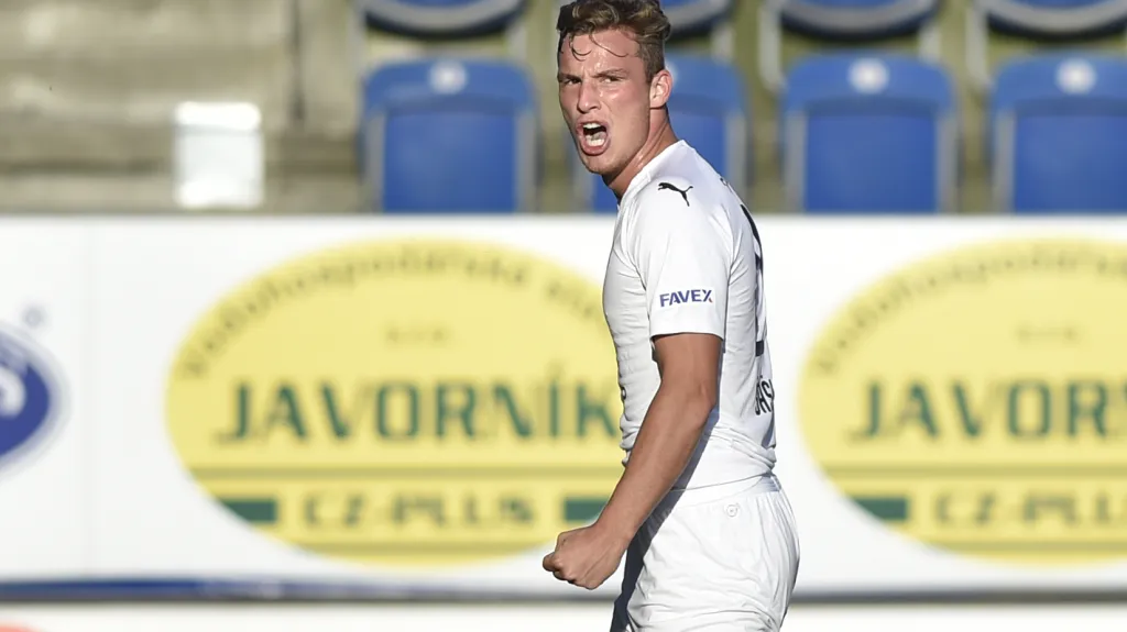 Ondřej Šašinka ze Slovácka se raduje z gólu