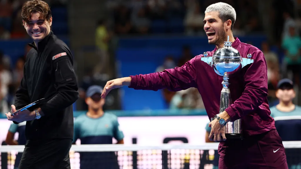 Carlos Alcaraz slaví v Tokiu titul po vítězství nad Taylorem Fritzem