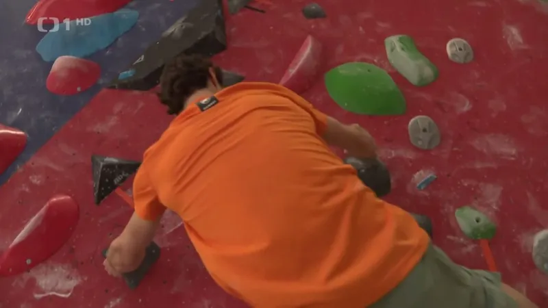Ondra se testuje před víkendovým lezením
