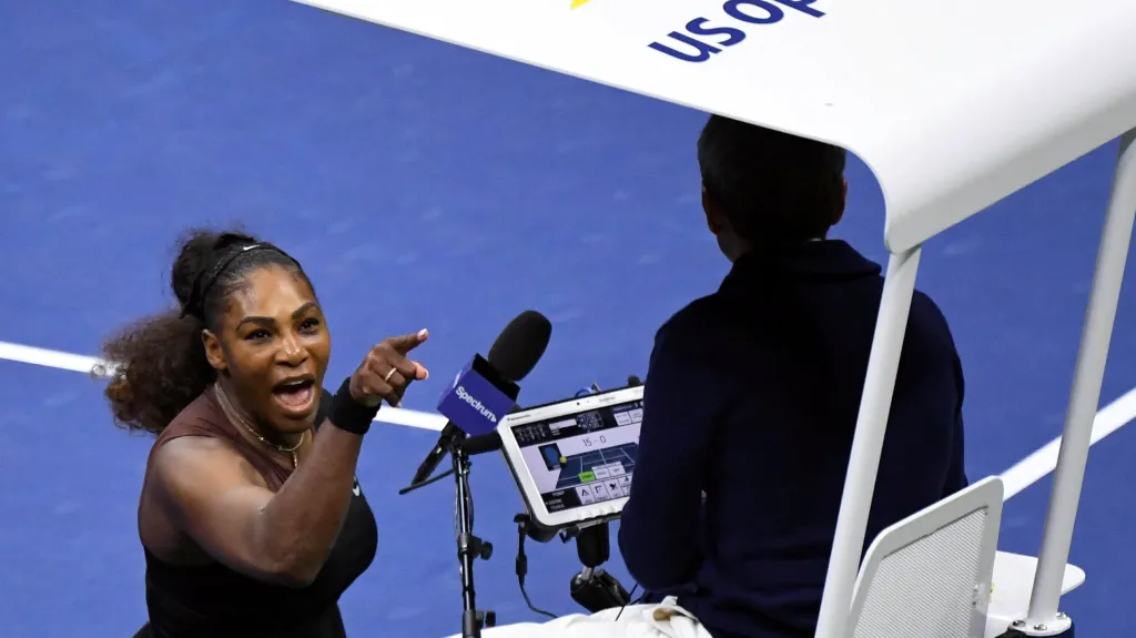 Serena Williamsová v ostré diskuzi s rozhodčím
