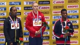 Medailový ceremoniál závodu na 400 m se zlatým Pavlem Maslákem