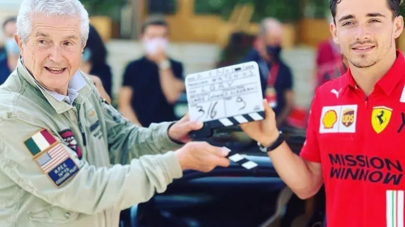 Pilot formule 1 Charles Leclerc s režisérem Claude Lelouchem