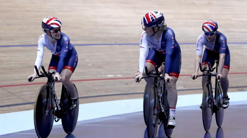 Laura Kennyová (vlevo) při tréninku v Manchesteru