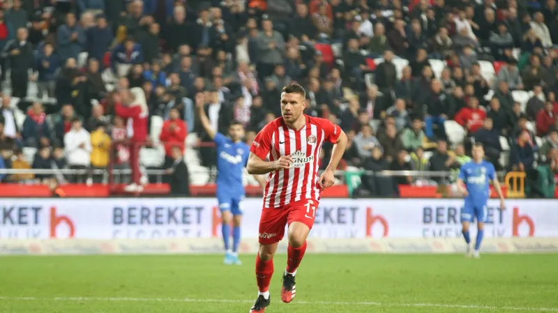 Lukas Podolski v dresu Antalyasporu