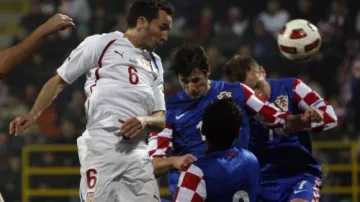 Tomáš Sivok hlavičkuje