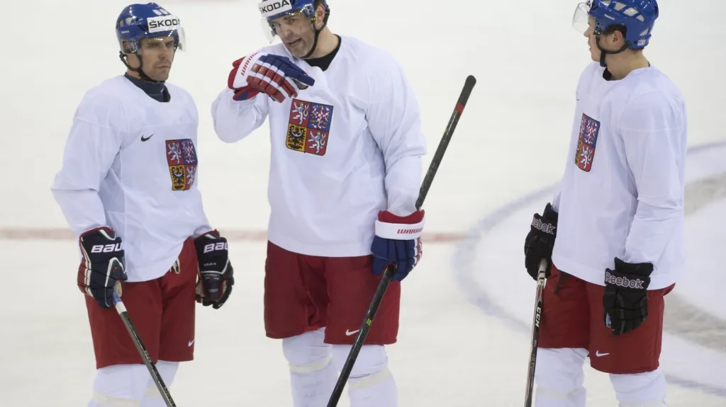 Jaromír Jágr s Tomášem Rolinkem a Tomášem Hertlem