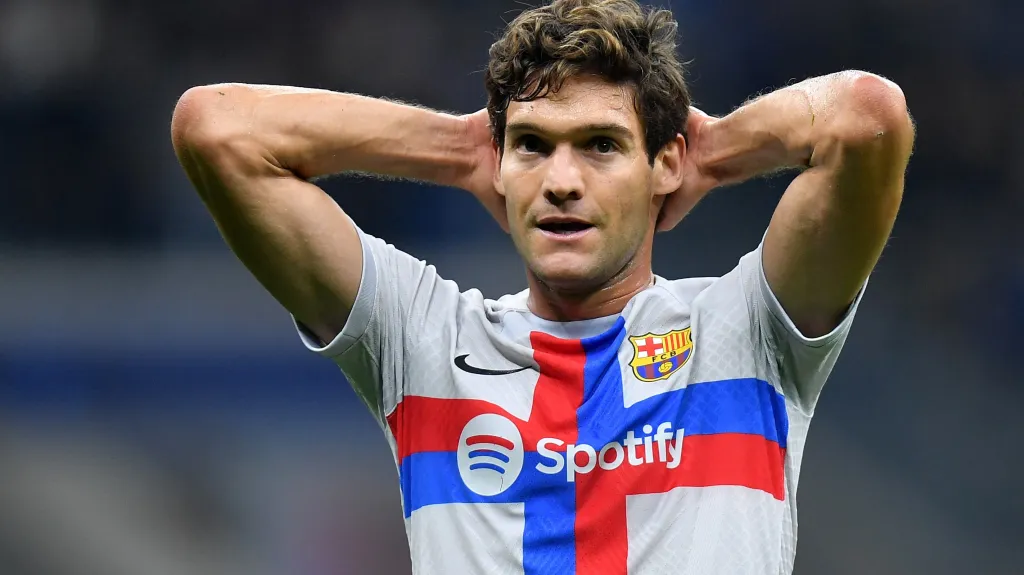 Marcos Alonso v barcelonském dresu na San Siru