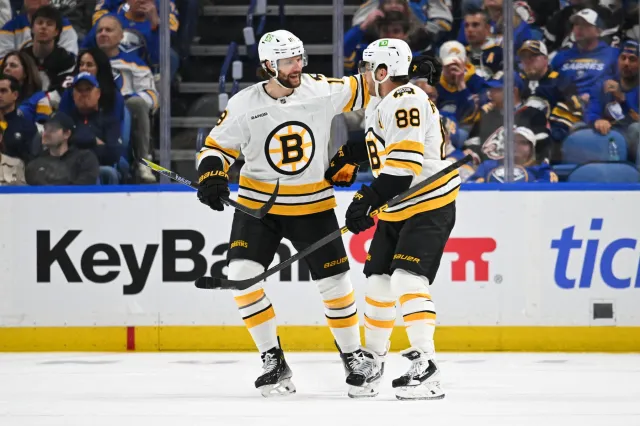 Boston vyrovnal sérii s Buffalem, Pastrňák vládne produktivitě play-off