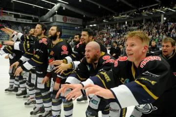 Radující se hráči Chomutova