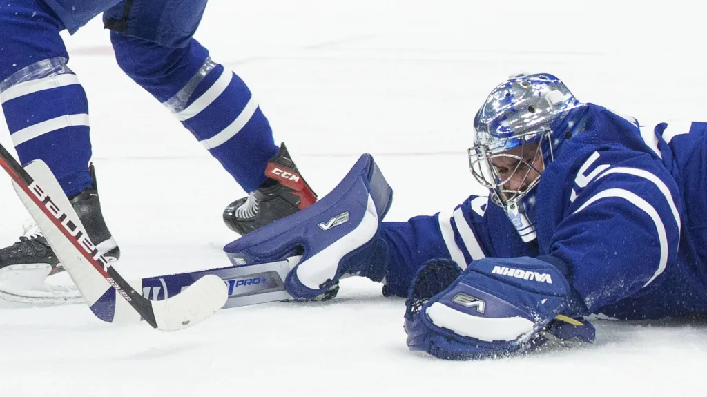 Brankář Toronta Petr Mrázek