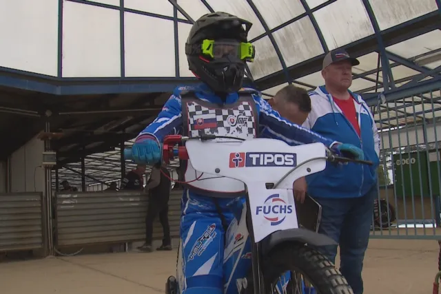 V plochodrážní extralize družstev poprvé závodila žena