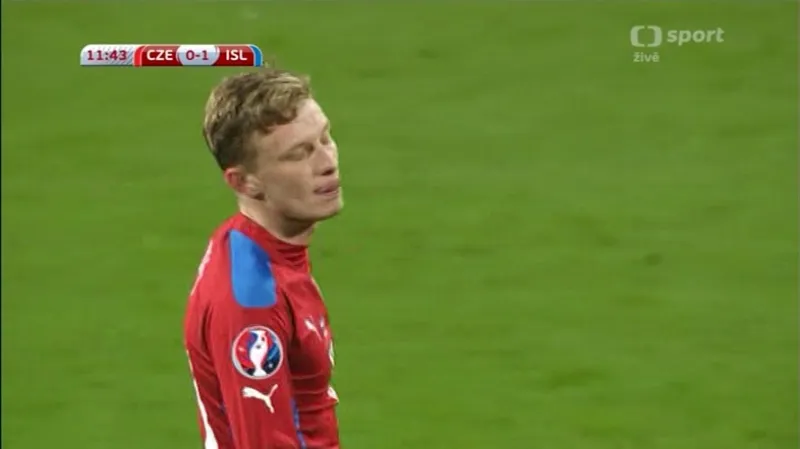 Šance v utkání Česko - Island: Krejčí sám před Halldorssonem (12. min.)
