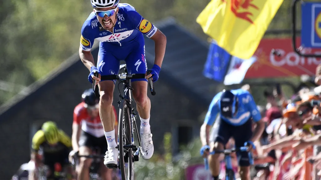 Julian Alaphilippe vítězí na Mur de Huy