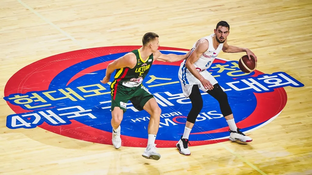 Tomáš Satoranský v duelu s Litvou