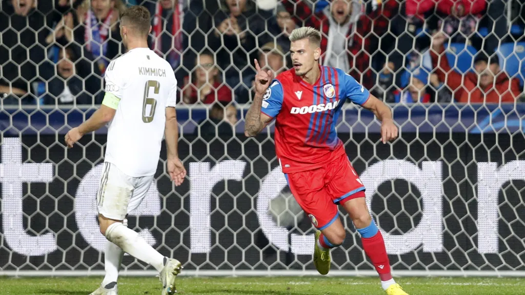 Jan Kliment z Plzně se raduje z gólu v síti Bayerrnu Mnichov