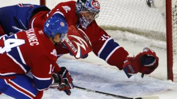 Tomáš Plekanec střílí gól