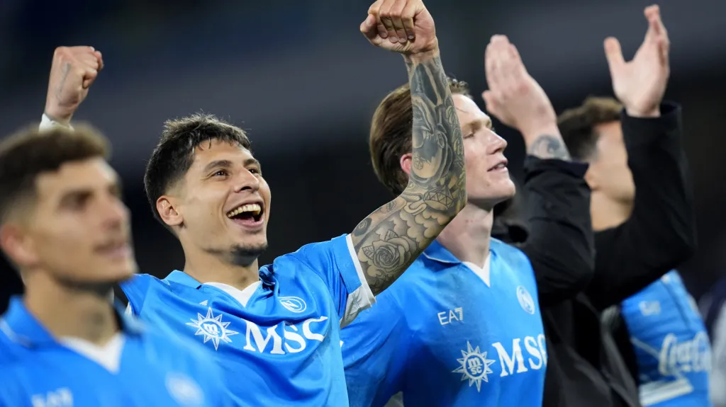 Hráči Neapole se radují po výhře nad FC Turín