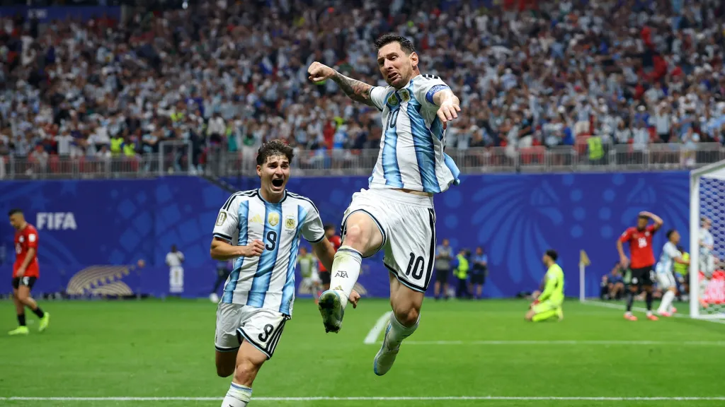 Lionel Messi se raduje z vyrovnávací branky proti Egyptu