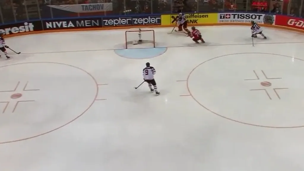 Gól v utkání Švýcarsko - Kanada: Brunner - 2:5 (42. min.)