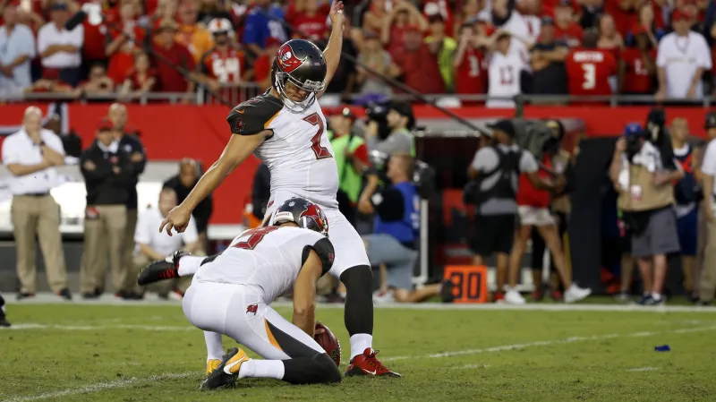 Nick Folk z Tampy proměňuje vítězný field goal