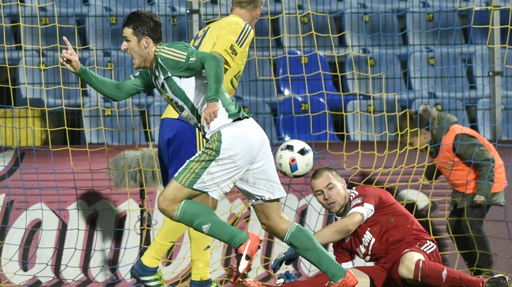 Milan Havel slaví v utkání se Zlínem