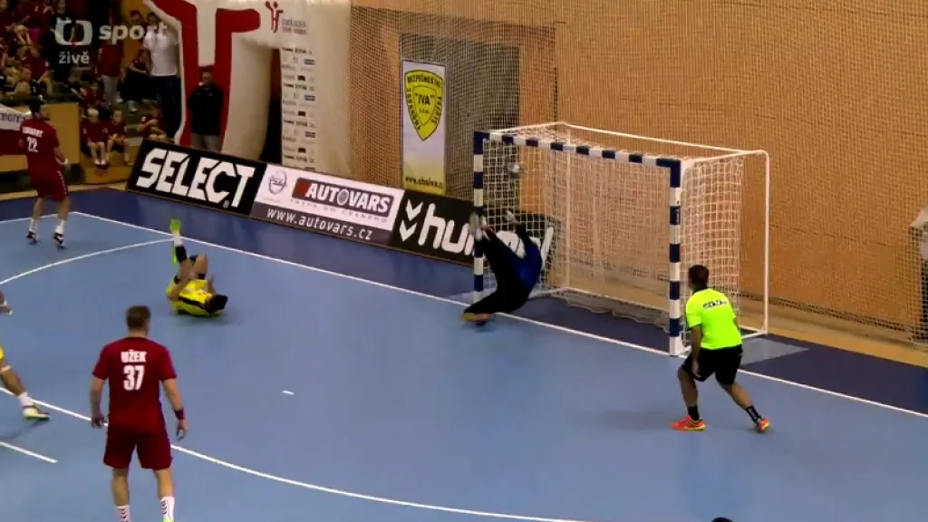 Akrobatický zákrok Martina Galii v duelu s Makedonií