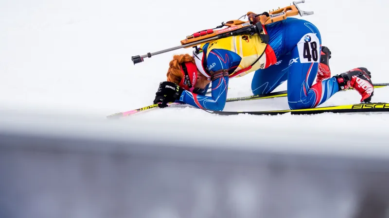 Gabriela Soukalová v cíli vytrvalostního závodu na MS