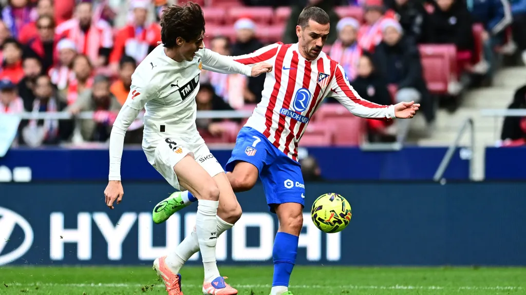 Javi Guerra a Antoine Griezmann