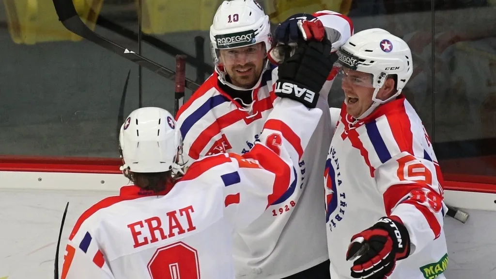 Radující se hokejisté Třebíče