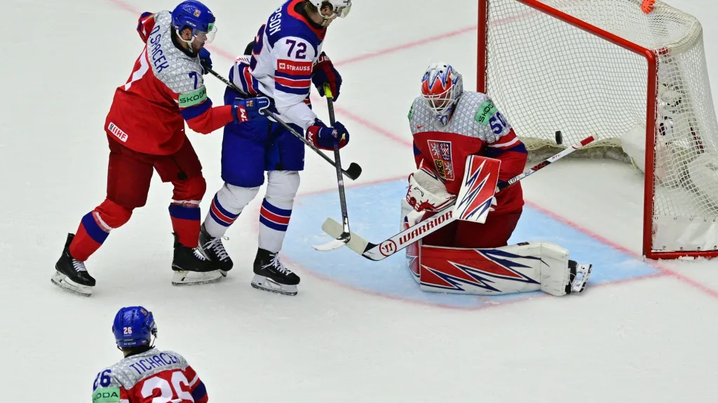 Karel Vejmelka čelí tlaku Američanů