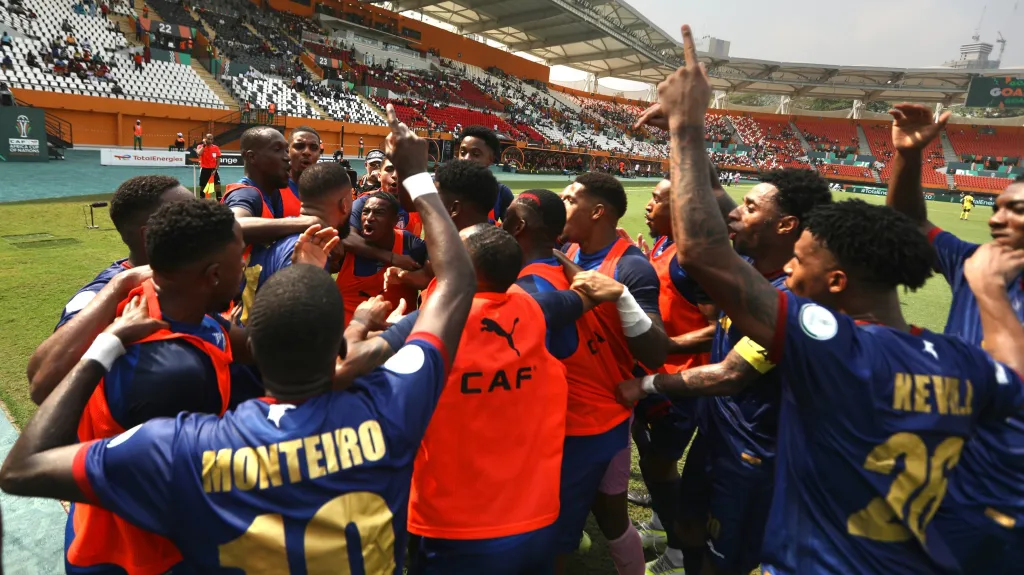 Emoce fotbalistů Kapverd po vstřeleném gólu na Africkém poháru národů