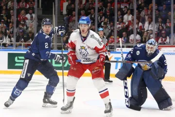 Lukáš Sedlák v práci před brankou Finů v přesilovce