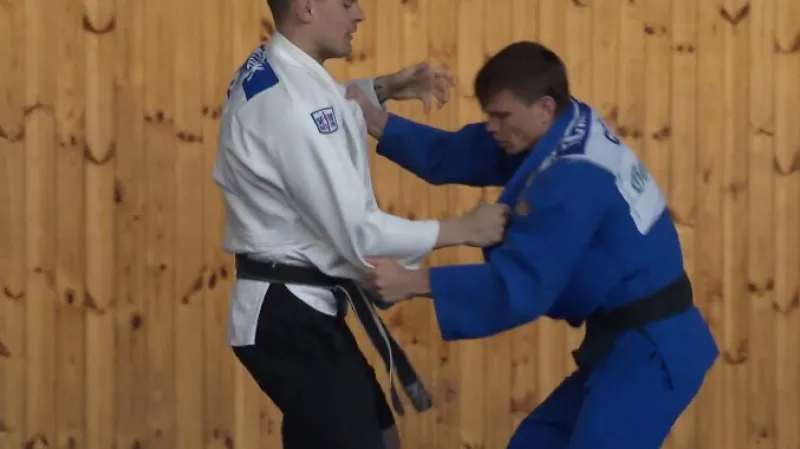 Judista Ječmínek se připravuje s bratrem