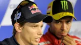 Valentino Rossi (vpravo) a Casey Stoner