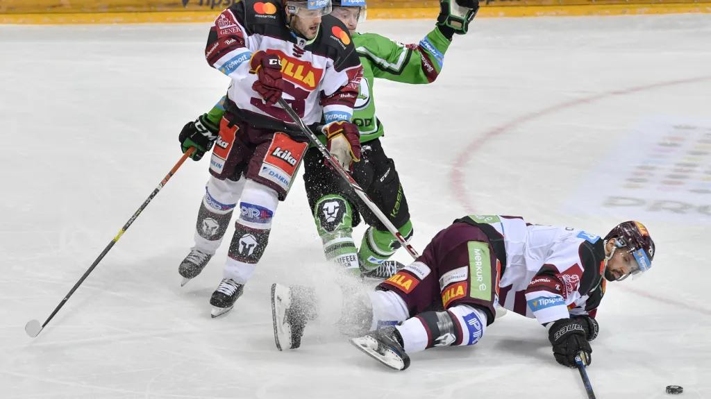 Sparťané Pech a padající Řepík proti Mladé Boleslavi