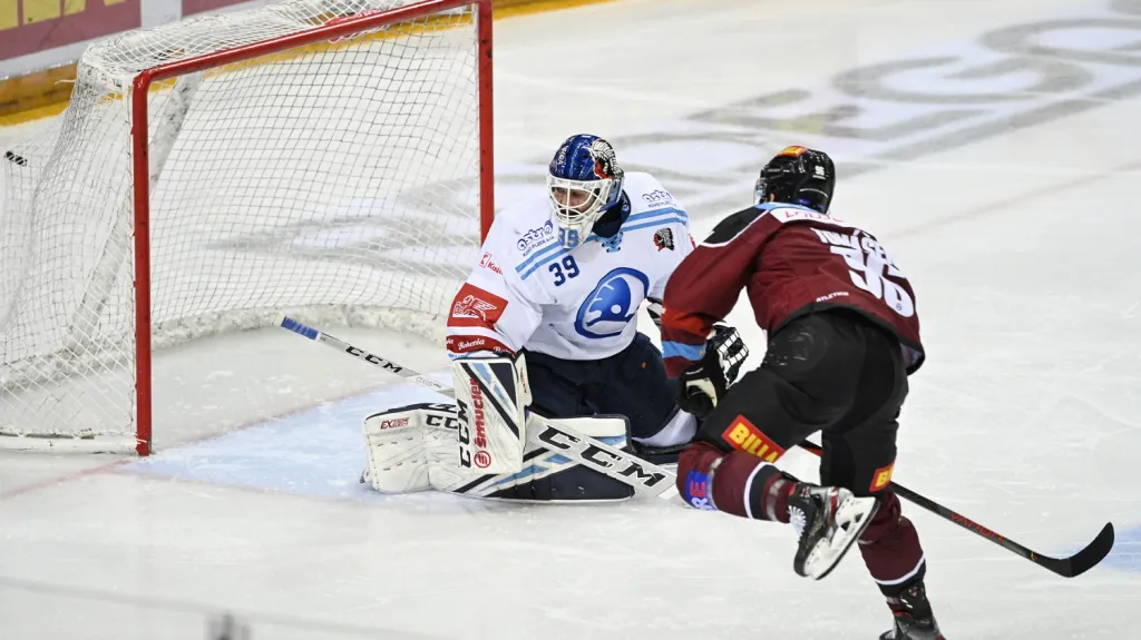 David Tomášek skóruje proti Plzni