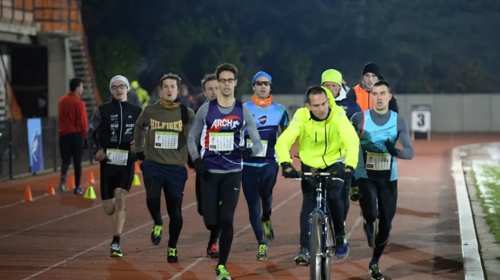 Účastníci závodu na počest 10. výročí časopisu Zatopek