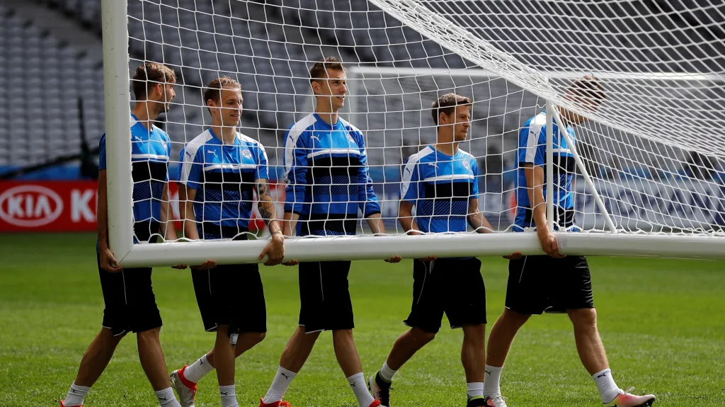 Slovenští fotbalisté se připravují na utkání s Rusy