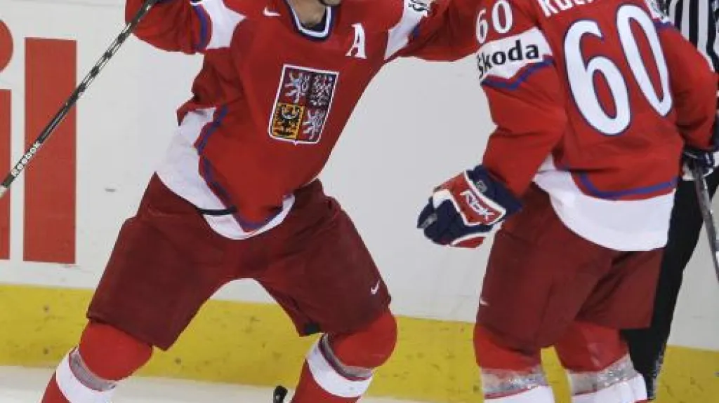 Petr Čajánek a Tomáš Rolinek po českém gólu