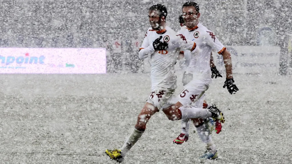 Miralem Pjanič (vlevo)