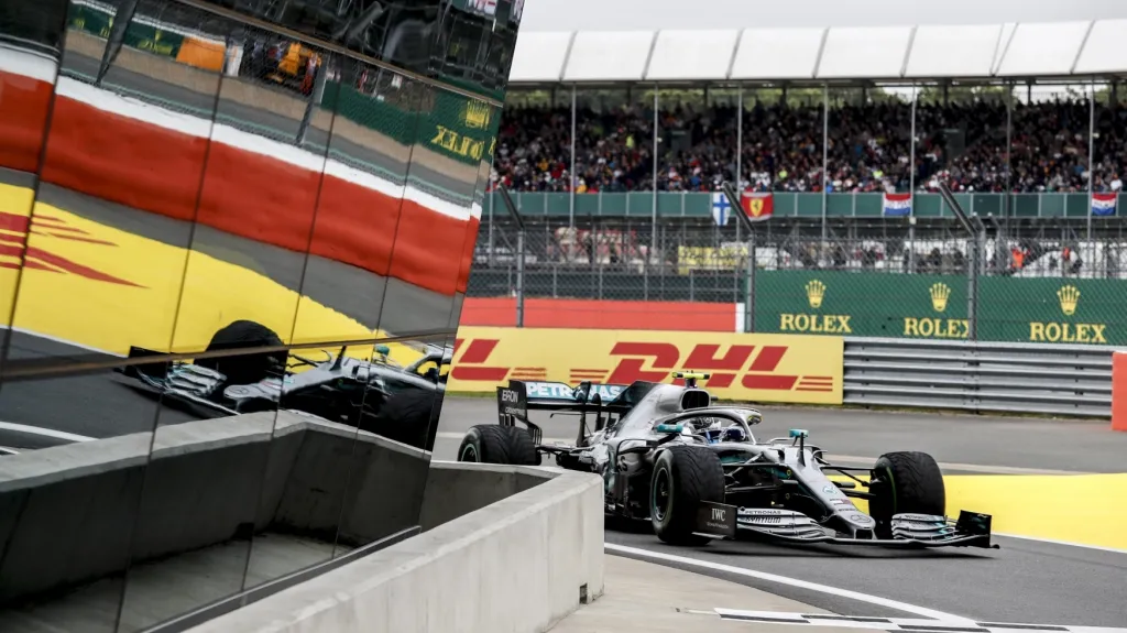 Dvojka Mercedesu Valtteri Bottas vyhrál kvalifikaci na Silverstonu