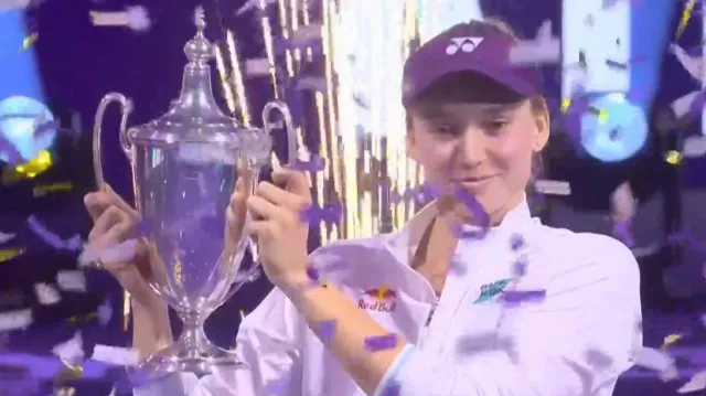 Rybakinová porazila ve finále Turnaje mistryň Sabalenkovou