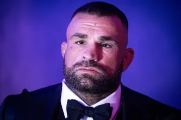 Soud poslal zápasníka Vémolu a další dva obviněné do vazby