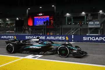 George Russell vítězí v GP Singapuru