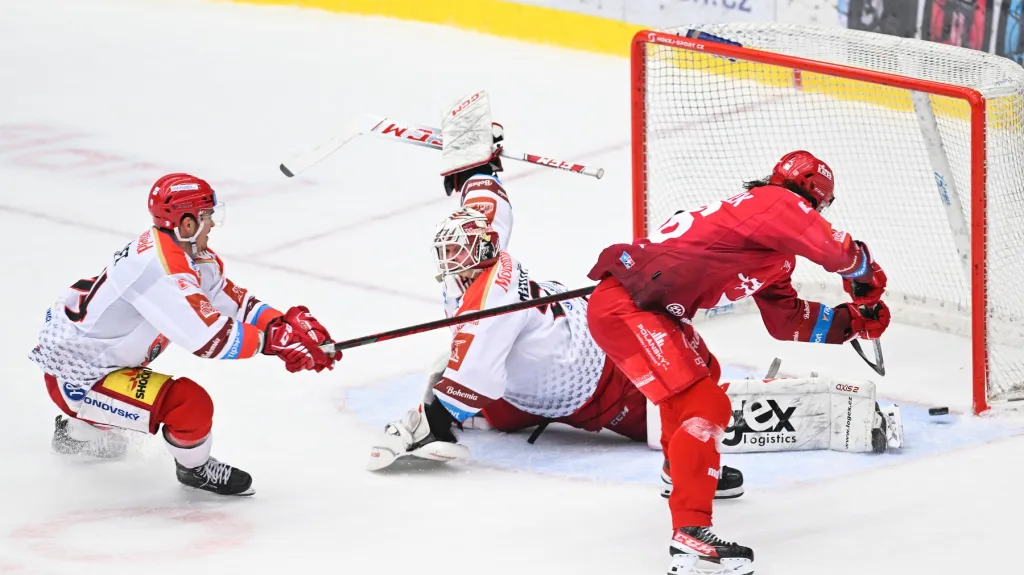 Daniel Voženílek střílí rozhodující branku proti Hradci Králové