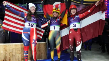 Medailové jízdy sáňkařek Farquharsonové, Botaové a Taubitzové